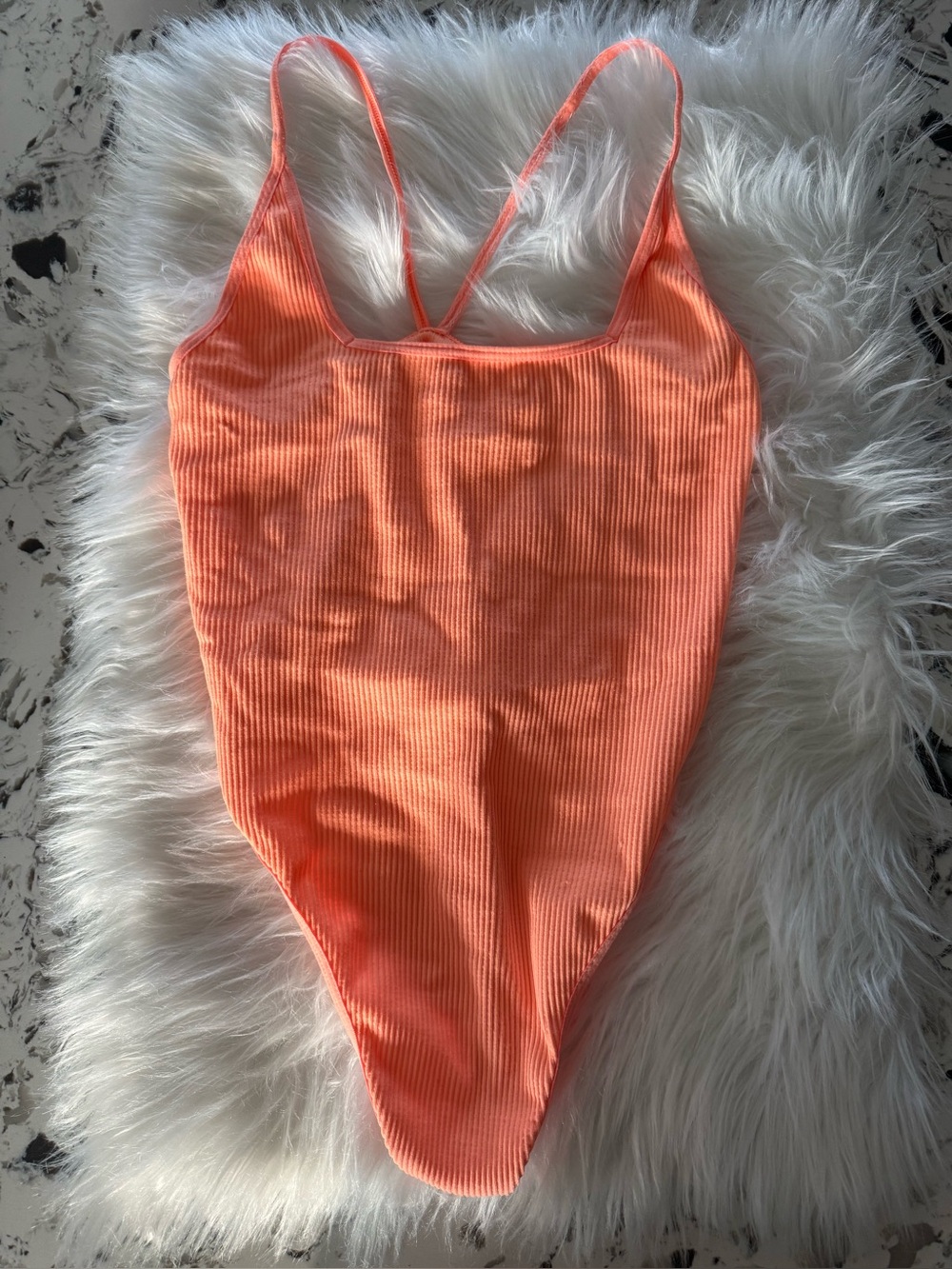 🍑 OUT FROM UNDER - Urban Outfitters 🍑
Neon Peach Ribbed
Seamless Cami Bodysuit